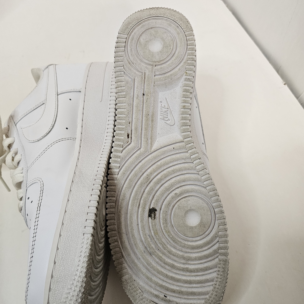Nike White Athletic Shoes - Picture 11 of 16